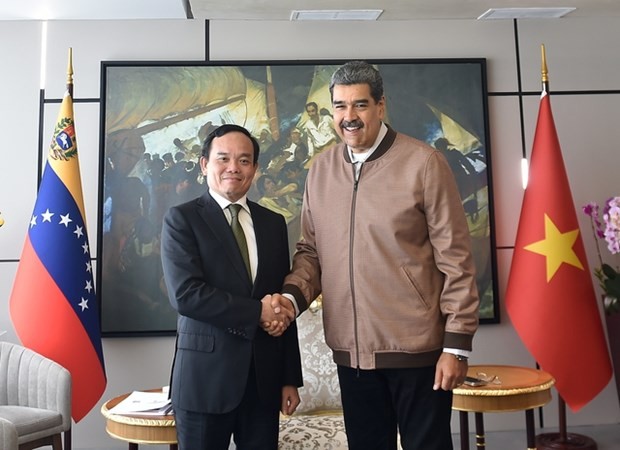 Deputy PM Tran Luu Quang (L) and President of Venezuela Nicolás Maduro Moros. (Photo: VNA)