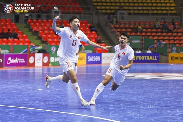 Vietnam’s national futsal team has qualified for the 2024 AFC Futsal Asian Cup quarterfinals despite losing 1-2 to Thailand. (Photo: AFC) 