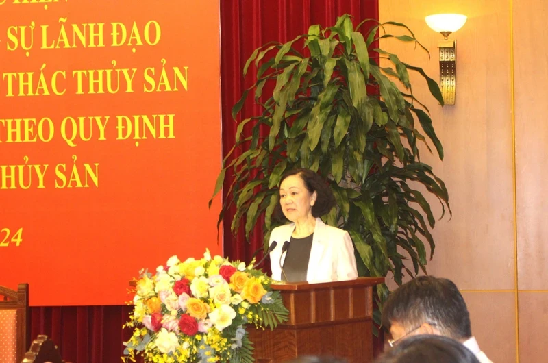 Politburo member Truong Thi Mai speaks at the meeting. (Photo: NDO)