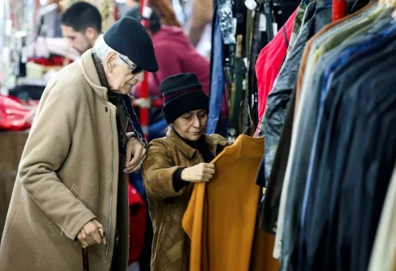 People shop in a used clothing store in Argentina's capital, Buenos Aires. (Photo: Reuters)