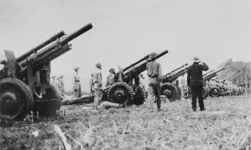 General Vo Nguyen Giap instructed the units participating in the Dien Bien Phu Campaign right at the front. (Photo: VNA)