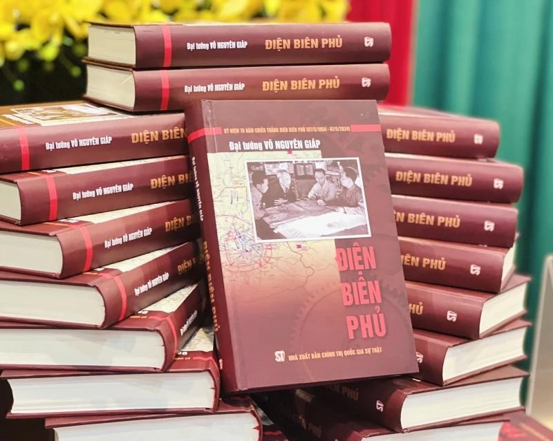 The 9th edition of the book “Dien Bien Phu” written by General Vo Nguyen Giap. (Photo: cand.com.vn) 