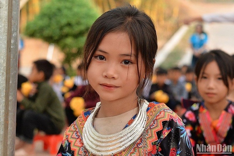 The pure and innocent beauty of a girl in Nam Vi Commune.