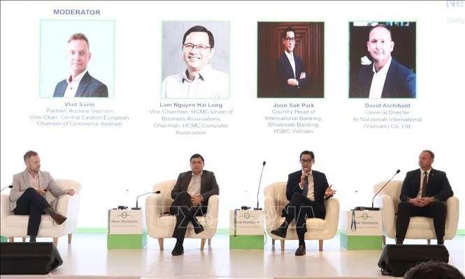 Some speakers at the "Doing Business in Vietnam" forum held by Dubai Chambers and the HCM City Investment and Trade Promotion Centre on May 9. (Photo: VNA)