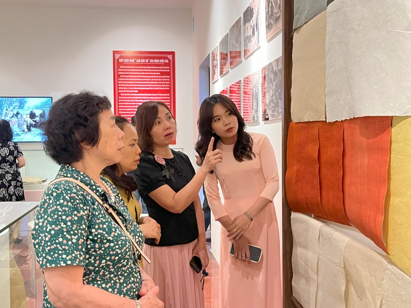 Visitors learn about 'Do' paper at an exhibition.