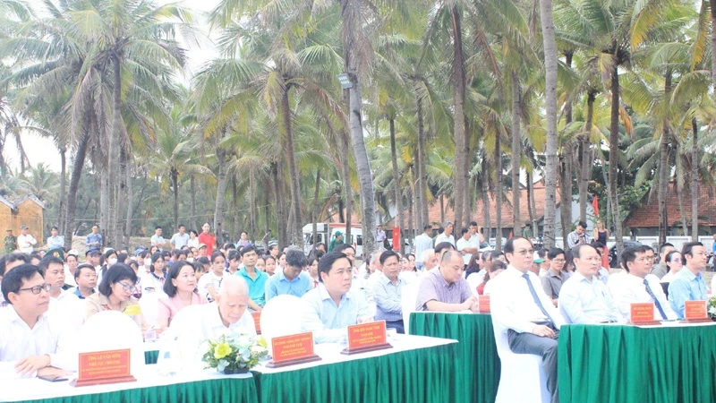 The delegates attend the fish release activity at the ceremony.