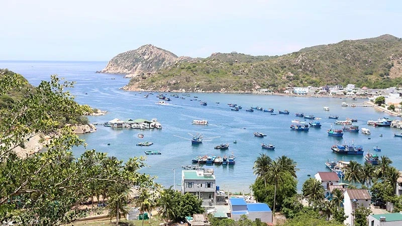 Vinh Hy Bay in Vinh Hai Commune, Ninh Hai District, Ninh Thuan Province, attracts millions of visitors annually.