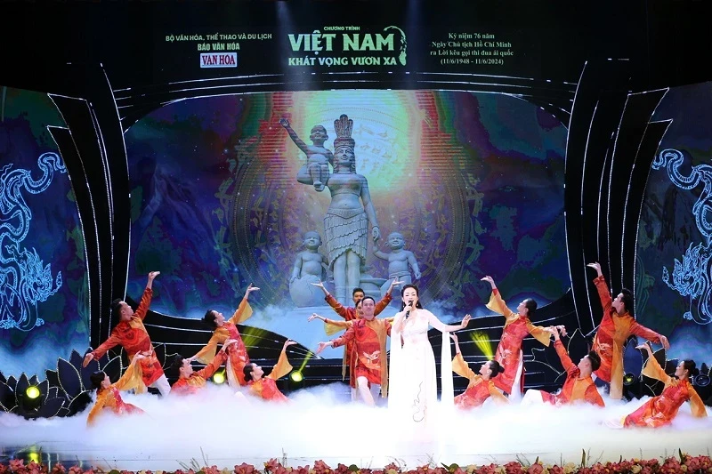 The opening performance of the programme. (Photo: Tran Huan)