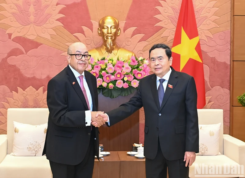 NA Chairman Tran Thanh Man and Secretary-General of the House of Representatives of Morocco and President of the ASGP Najib El Khadi.