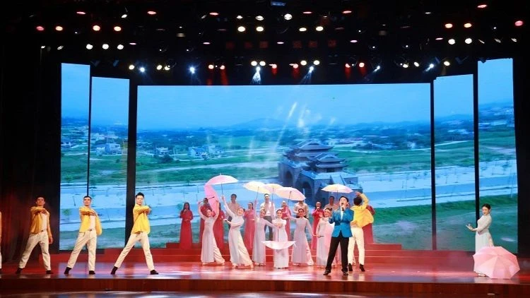 An art performance at the closing ceremony of the festival. (Photo courtesy of the organising committee)