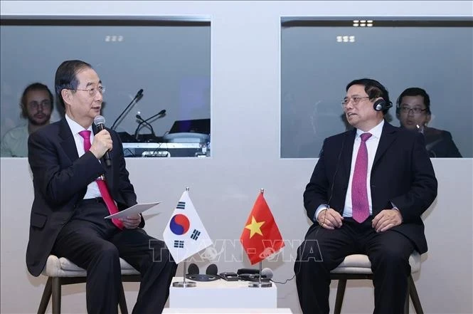 PM Pham Minh Chinh and his RoK counterpart Han Duck-soo on the sideline of his attendance 54th Annual Meeting of The World Economic Forum in Davos, Switzerland, on January 16, 2024. (Photo: VNA)
