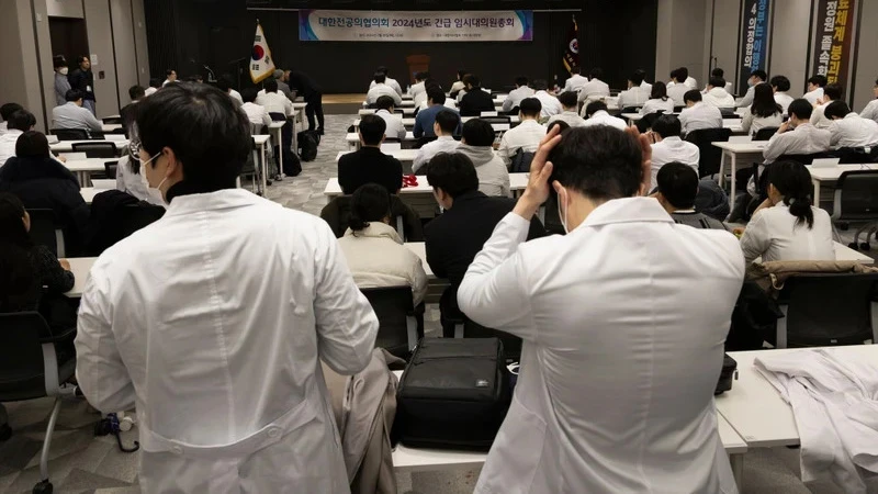 A meeting between doctors' representatives in Seoul and the RoK Government. (Photo: YONHAP)