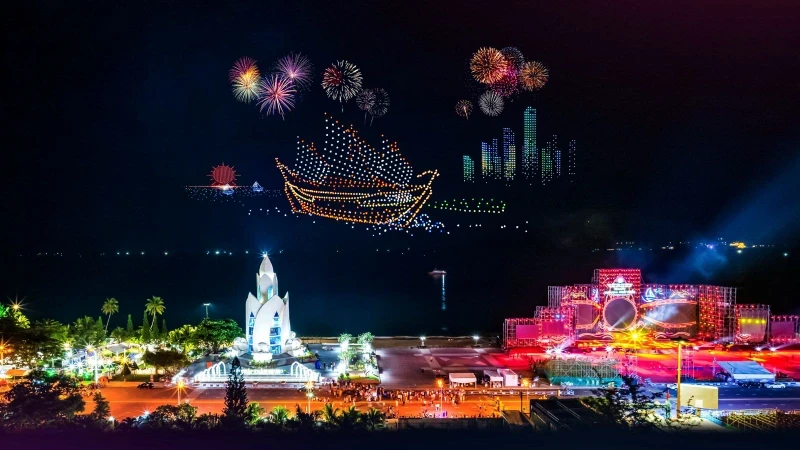 The Drone Light Competition - Ever Glamour Nha Trang 2024 is a highly anticipated large-scale event during the summer tourism season this year. (Photo: Organising Committee)