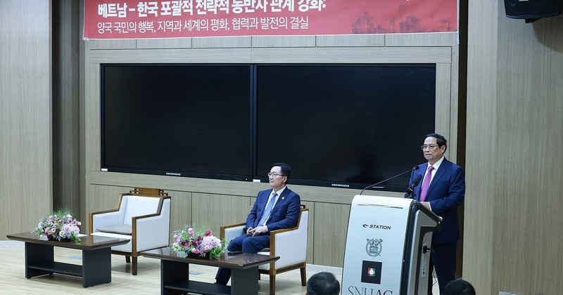 Prime Minister Pham Minh Chinh delivers a policy speech at the Seoul National University on July 3. (Photo: VNA)
