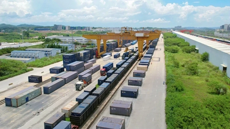 China – Vietnam container cargo transport increases by 1,565% in first six months