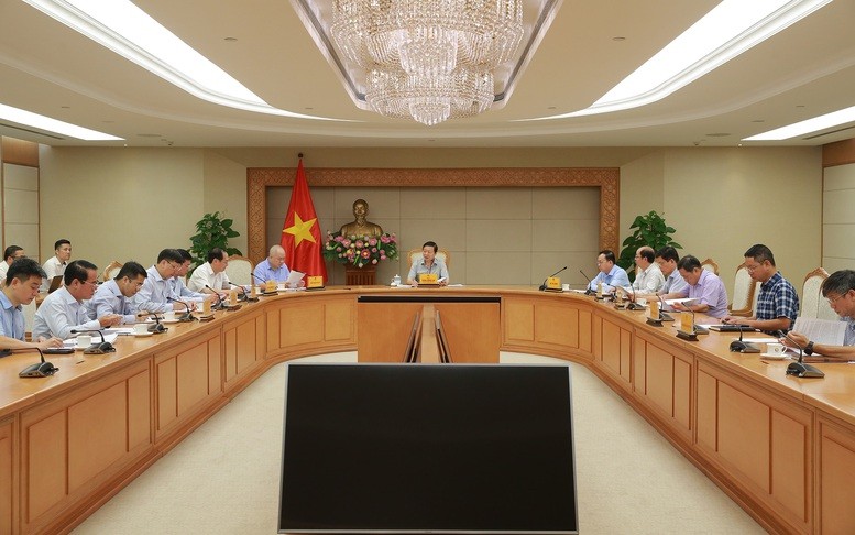 Deputy Prime Minister Tran Hong Ha chairs a meeting on the establishment of a carbon market in Vietnam. (Photo: VGP)