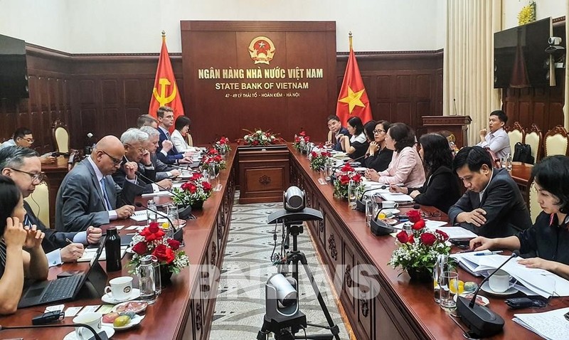 The meeting between Governor of the State Bank of Vietnam (SBV) Nguyen Thi Hong and AIIB President Jin Liqun. (Photo: VNA)