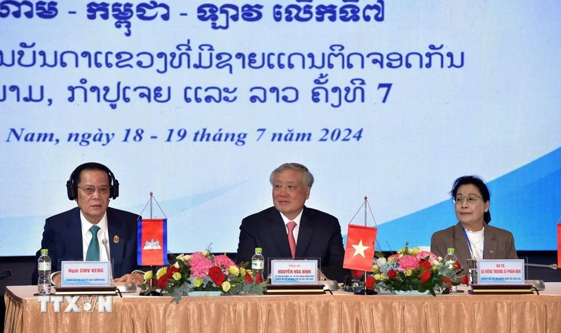 The Chief Justices of the three nations chair the conference. (Photo: NDO)