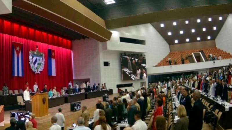 The National Assembly of People's Power observes a minute of silence to commemorate Party General Secretary Nguyen Phu Trong on July 19. (Photo: Cuban Embassy in Vietnam)