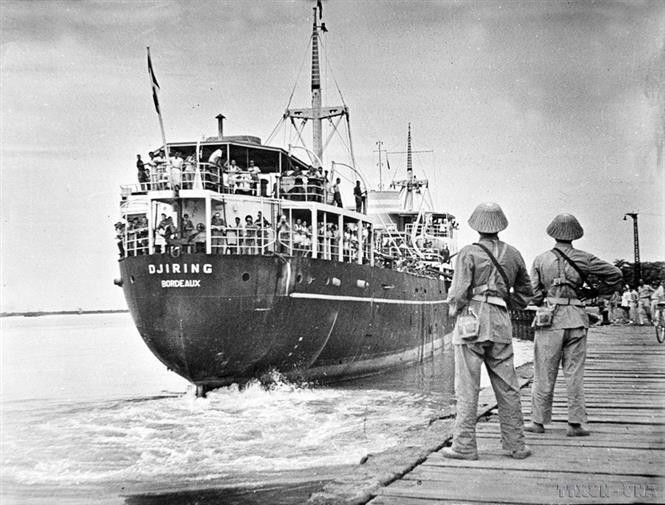 The ship Djiring carrying French troops leaves Sau Kho wharf (Hai Phong) to the South on May 13, 1955, in accordance with the Geneva Agreement. The North was completely liberated. (File photo: VNA)