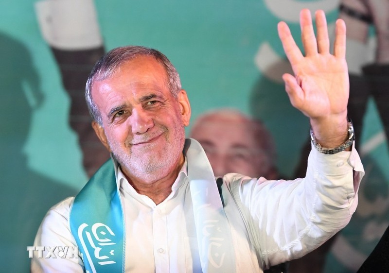 Masoud Pezeshkian during his election campaign in Tehran on July 3, 2024. (Photo: Xinhua/VNA)