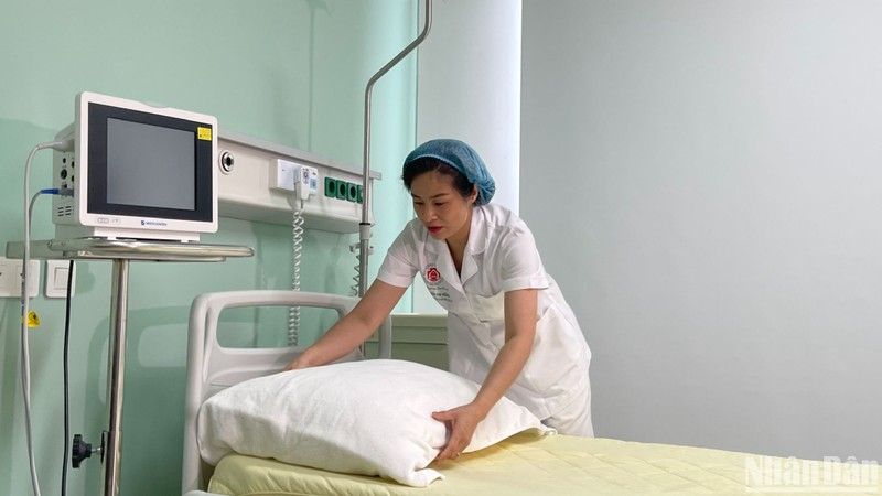 Lieutenant and nurse Nguyen Thi Hong still remembers the daily habit of neatly folding blankets and pillows each morning in the room where the Party General Secretary was treated.