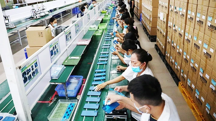 The added value of new investment and capital expansion of FDI enterprises in the technology sector has improved. (Photo: HAI NAM)