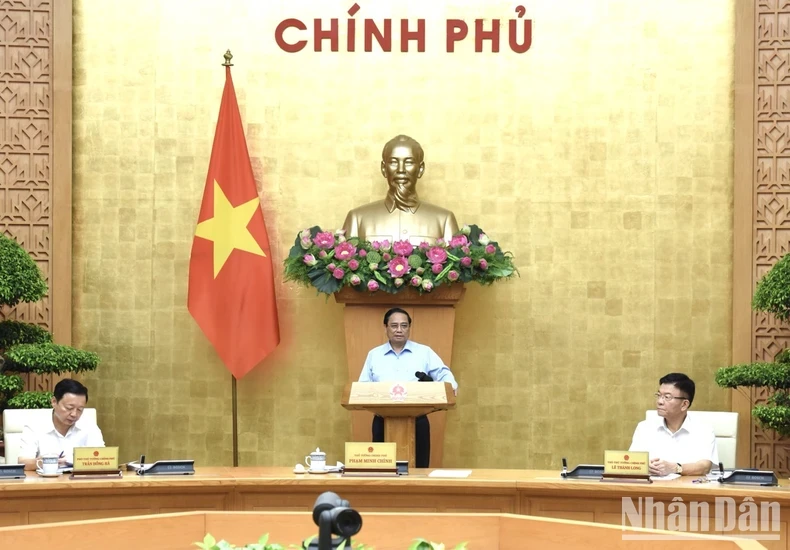 Prime Minister Pham Minh Chinh chairs Government monthly law-making session (Photo: NDO)