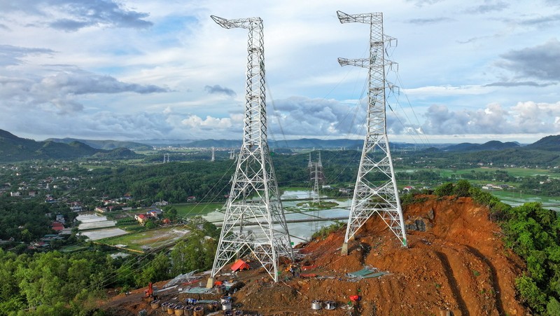 The Circuit-3 500kV transmission line project is nearing completion.