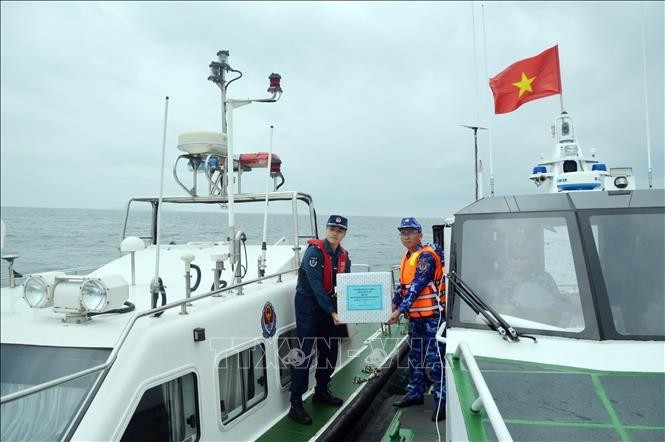 At the joint patrol between the coast guard forces of Vietnam and China (Photo: VNA)