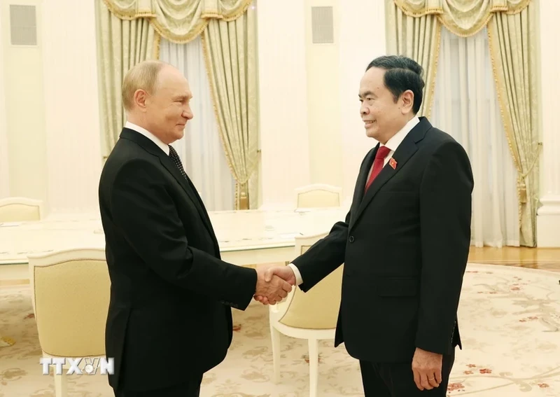 National Assembly Chairman Tran Thanh Man (Right) and Russian President Vladimir Putin at their meeting in Moscow on September 10. (Photo: VNA) 