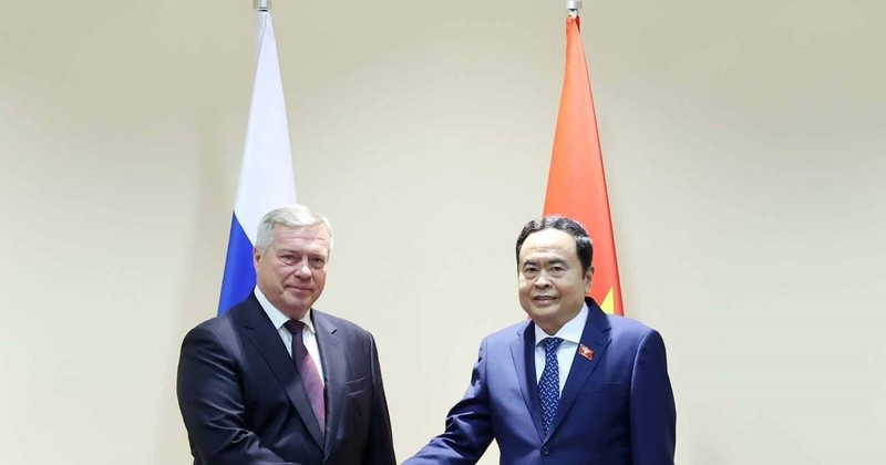 Chairman of the Vietnamese National Assembly Tran Thanh Man (R) and Governor of Rostov region Vasily Golubev. (Photo: VNA)