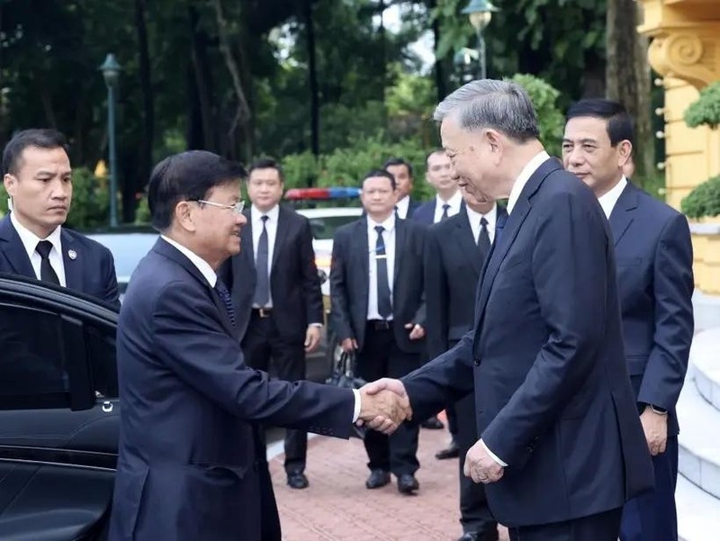 President To Lam welcomes Lao Party General Secretary and President Thongloun Sisoulith in Hanoi on July 25, 2024. (Photo: VNA) 