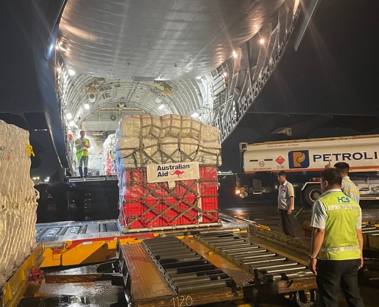 The emergency relief shipment from Australia arrives in Hanoi on the evening of September 11. (Source: Australian Embassy in Vietnam)