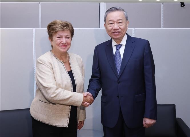 General Secretary of the Communist Party of Vietnam Central Committee and State President To Lam (R) and Managing Director of the International Monetary Fund (IMF) Kristalina Georgieva. (Photo: VNA)