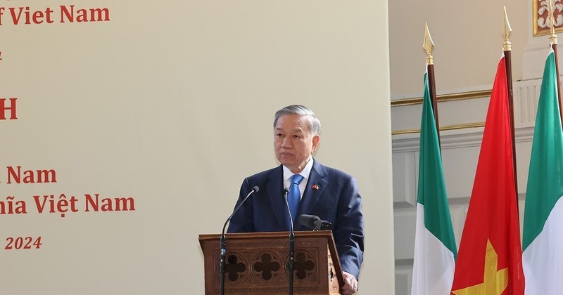 General Secretary of the Communist Party of Vietnam Central Committee and State President To Lam delivers a speech at Trinity College Dublin in Ireland. (Photo: VNA)