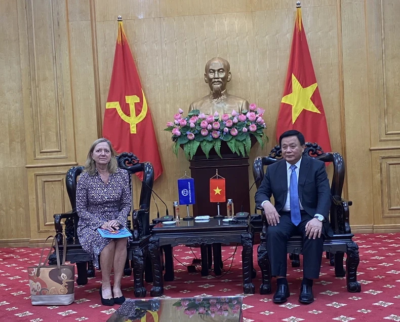 Politburo member, President of the Ho Chi Minh National Academy of Politics and Chairman of the Central Theory Council Nguyen Xuan Thang receives World Bank Country Director in Vietnam Mariam Sherman in Hanoi on October 3. (Photo: NDO)