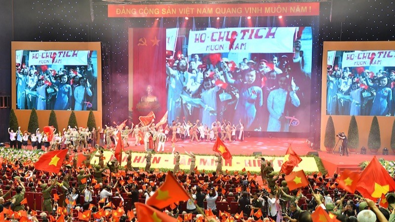 An art performance at the ceremony. (Photo: NDO)