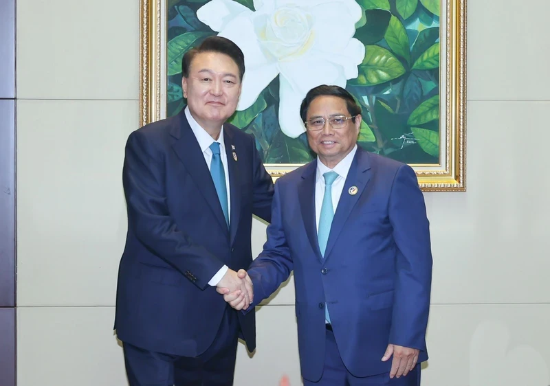 Prime Minister Pham Minh Chinh (R) and President of the RoK Yoon Suk Yeol. (Photo: VGP)