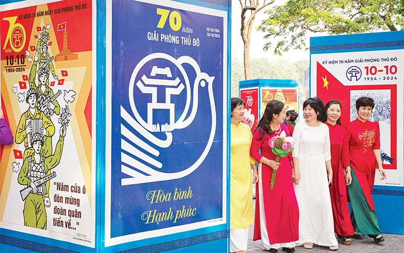 Hanoi streets are vibrant, celebrating the 70th anniversary of the Capital’s Liberation Day. (Photo: SON TUNG)