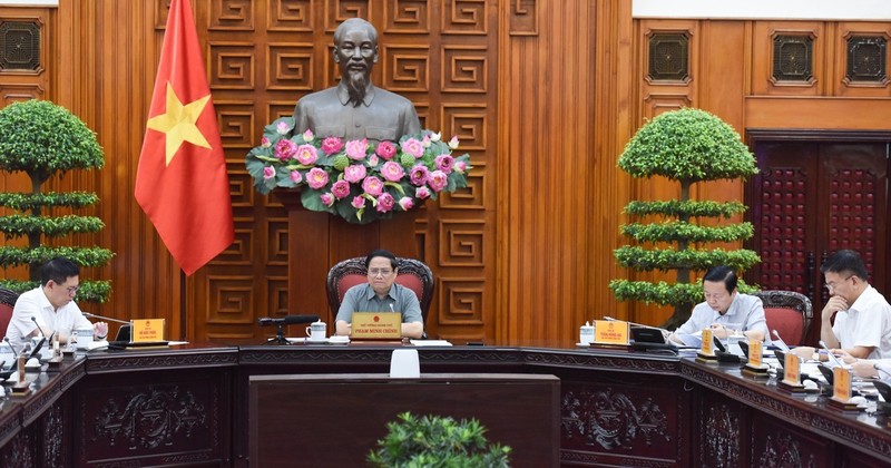 Prime Minister Pham Minh Chinh chairs the meeting.