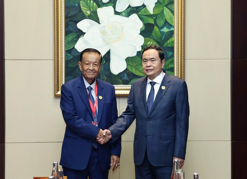 National Assembly Chairman Tran Thanh Man (R) and President of the National Assembly and Speaker of the House of Representatives of Thailand Wan Muhamad Noor Matha. 