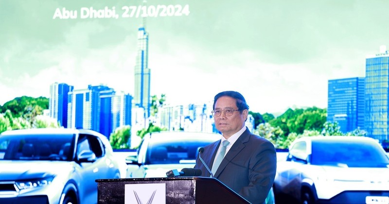 Prime Minister Pham Minh Chinh addresses the ceremony launching VinFast electric vehicles in the UAE (Photo; VNA)