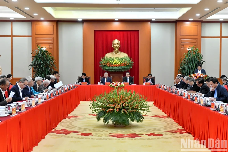 The Party Central Committee’s Politburo and Secretariat held a conference to gather feedback from former Party and State leaders on draft documents for submission to the 14th National Party Congress.