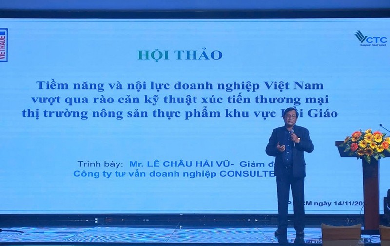 A delegate speaks at the conference (Photo: https://tapchicongthuong.vn/) 