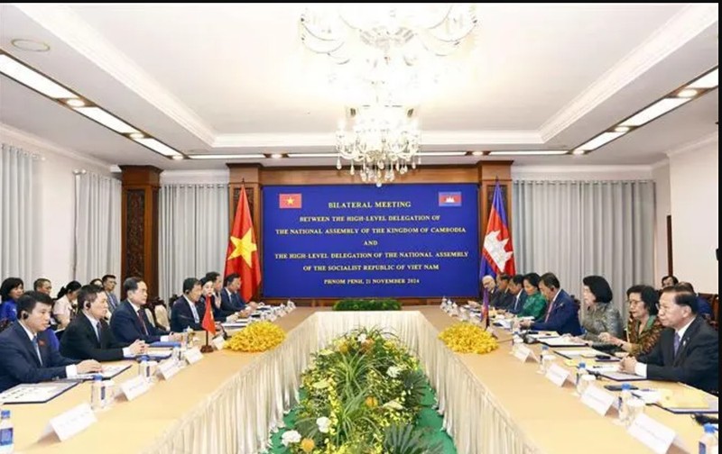 National Assembly (NA) Chairman Tran Thanh Man holds talks with President of the Cambodian NA Samdech Khuon Sudary. (Photo: VNA) 