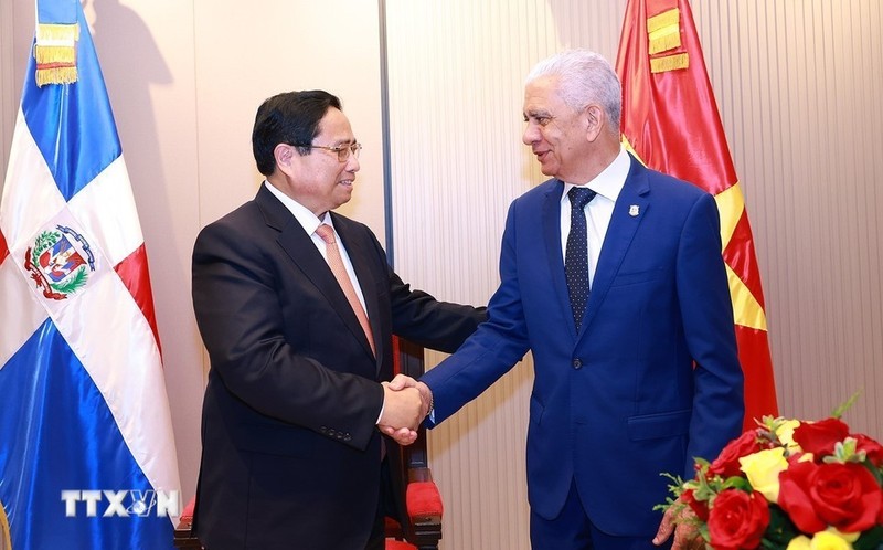 PM Pham Minh Chinh (L) and President of the Dominican Republic’s Senate Ricardo de los Santos Polanco. (Photo: VNA) 