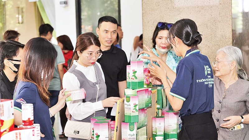 Consumers visiting and purchasing green products displayed at the Green Startup Competition held in Ho Chi Minh City.