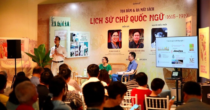 At the forum and the launch of the book titled “The History of Vietnamese script (1615-1919)” at National Archives Centre I in July 2024. (Photo: TRUONG GIANG)