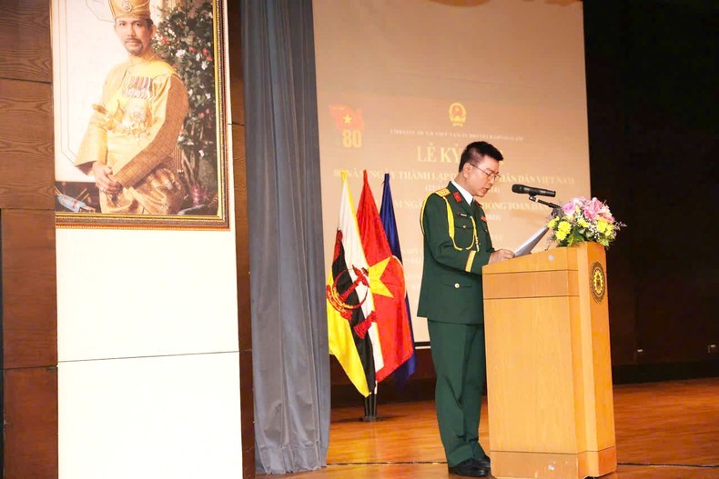 Lieutenant Colonel Nguyen Ngoc Huan, Vietnam Defence Attaché to Brunei, delivers a speech at the ceremony.